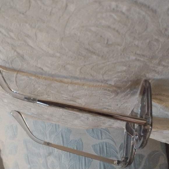 Sunglasses with logo new,and matching key chain $45 - Picture 6 of 7